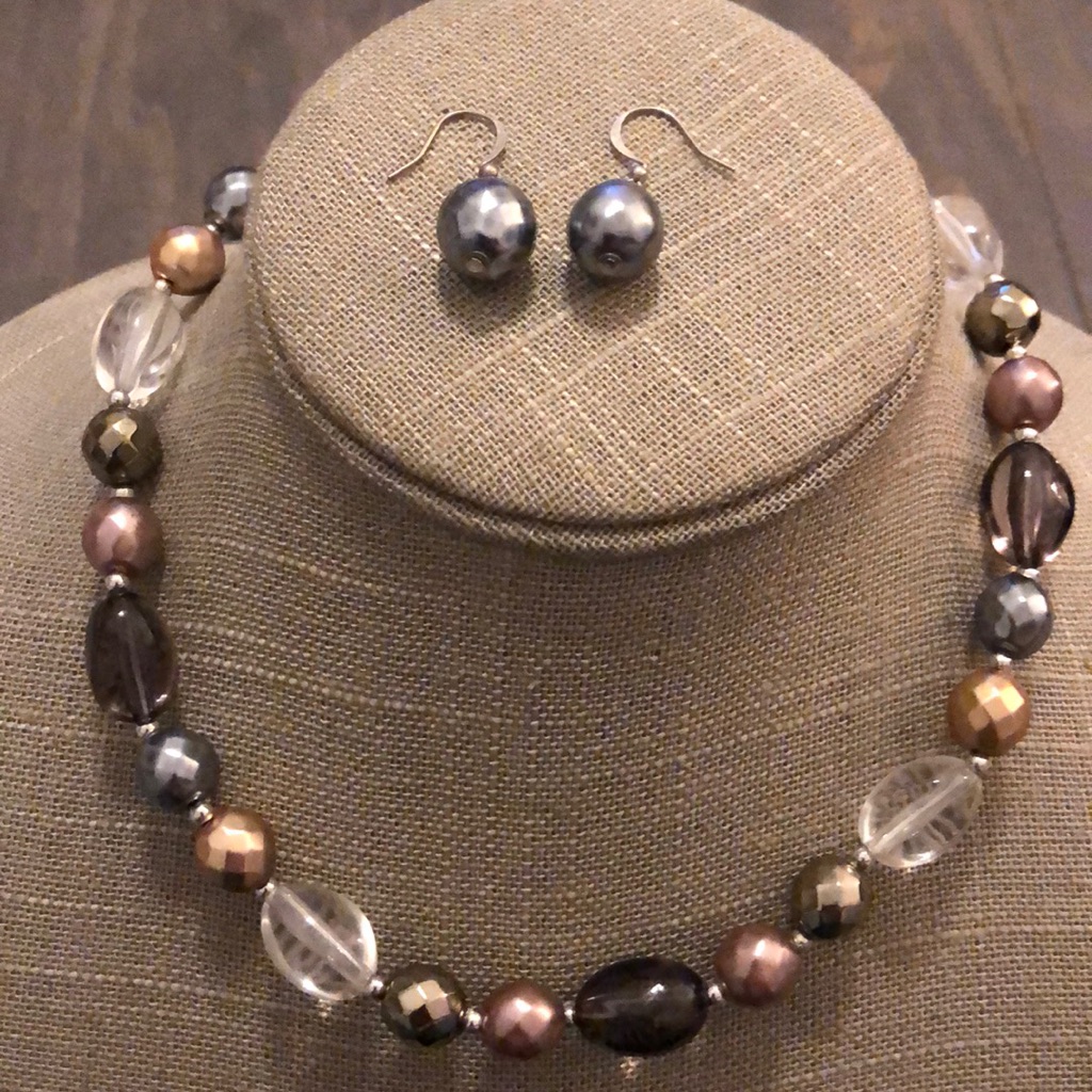 Beaded Necklace And Earrings Set 18$